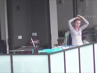 Bailarina, nena, Nikki está xxx gratis real encadenada, entrenada por dos pollas.
